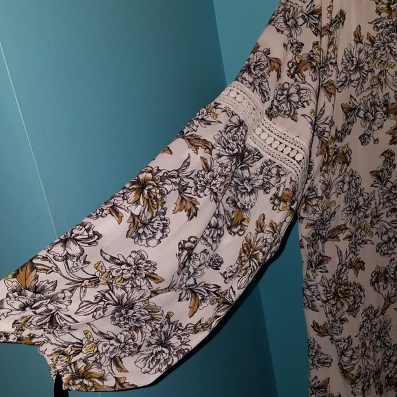 NWT Emaline Blouse lace bodice & floral print - Picture 3 of 3